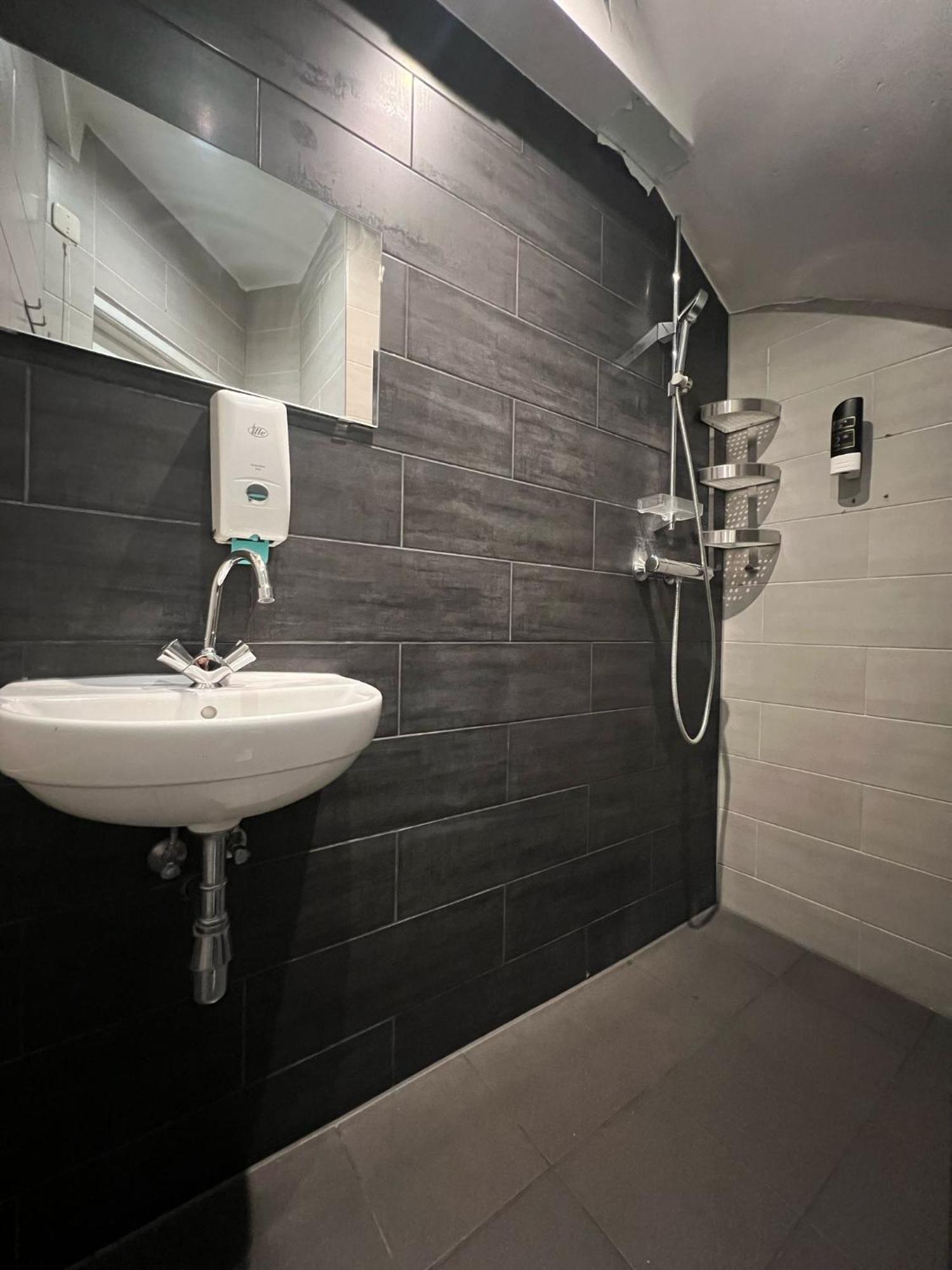 Amigo Hostel *