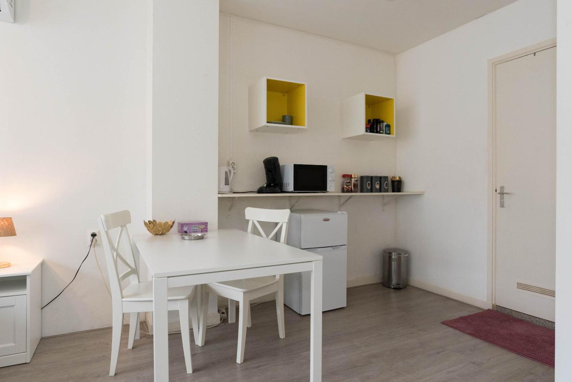 Redlight District Private Smokers Friendly Apartment *