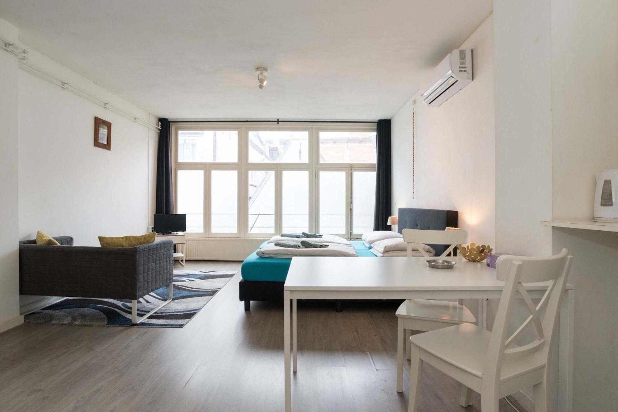 Redlight District Private Smokers Friendly Apartment *