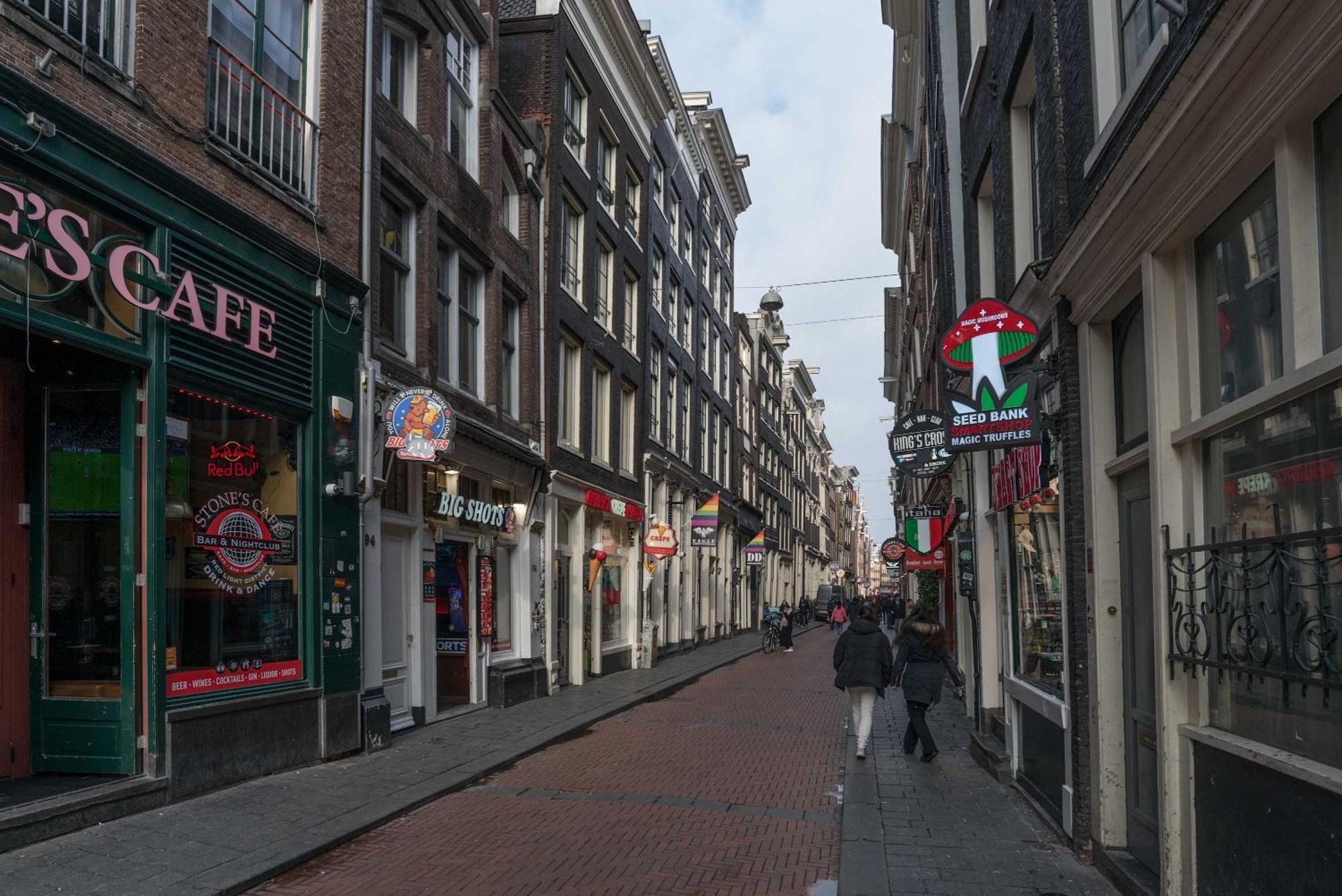 Redlight District Private Smokers Friendly *