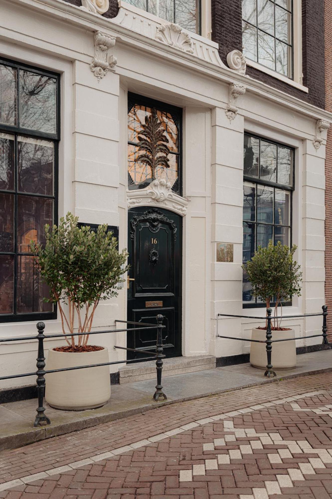 Adam's Canal House 4*