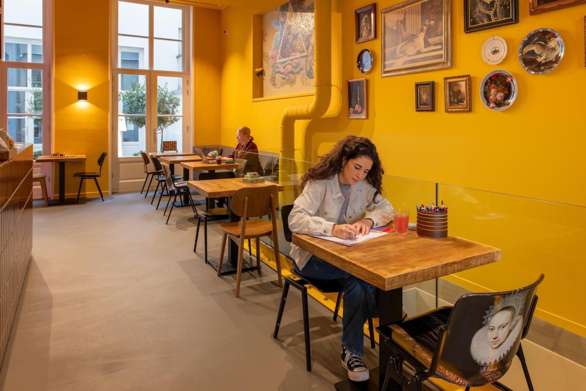 Stayokay Stadsdoelen Hostel *
