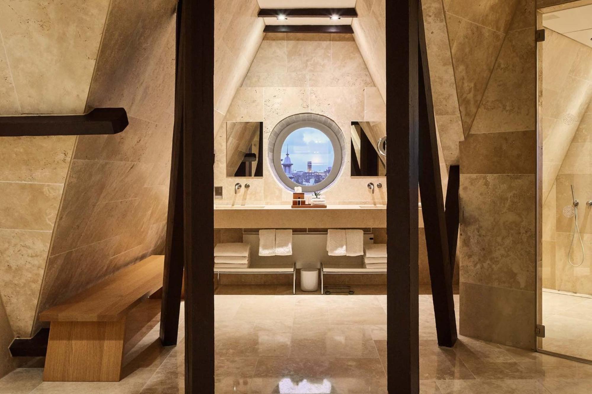 Conservatorium Hotel 5*