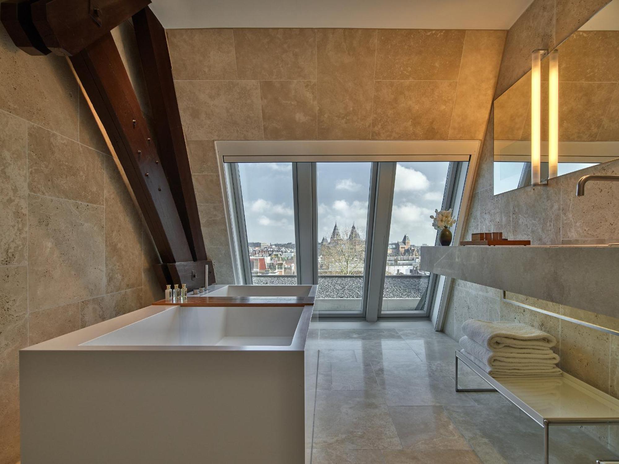 Conservatorium Hotel 5*