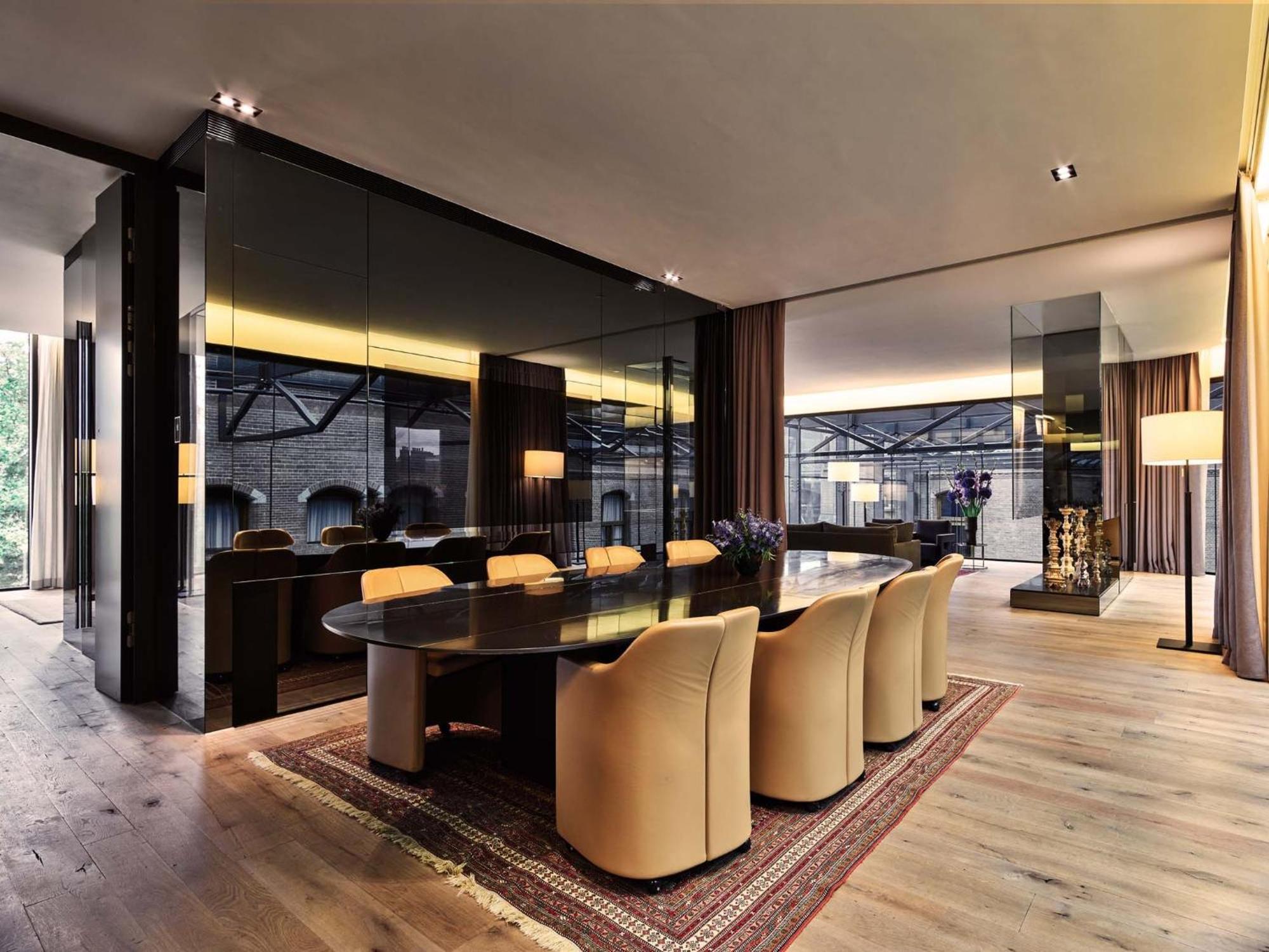 Conservatorium Hotel 5*