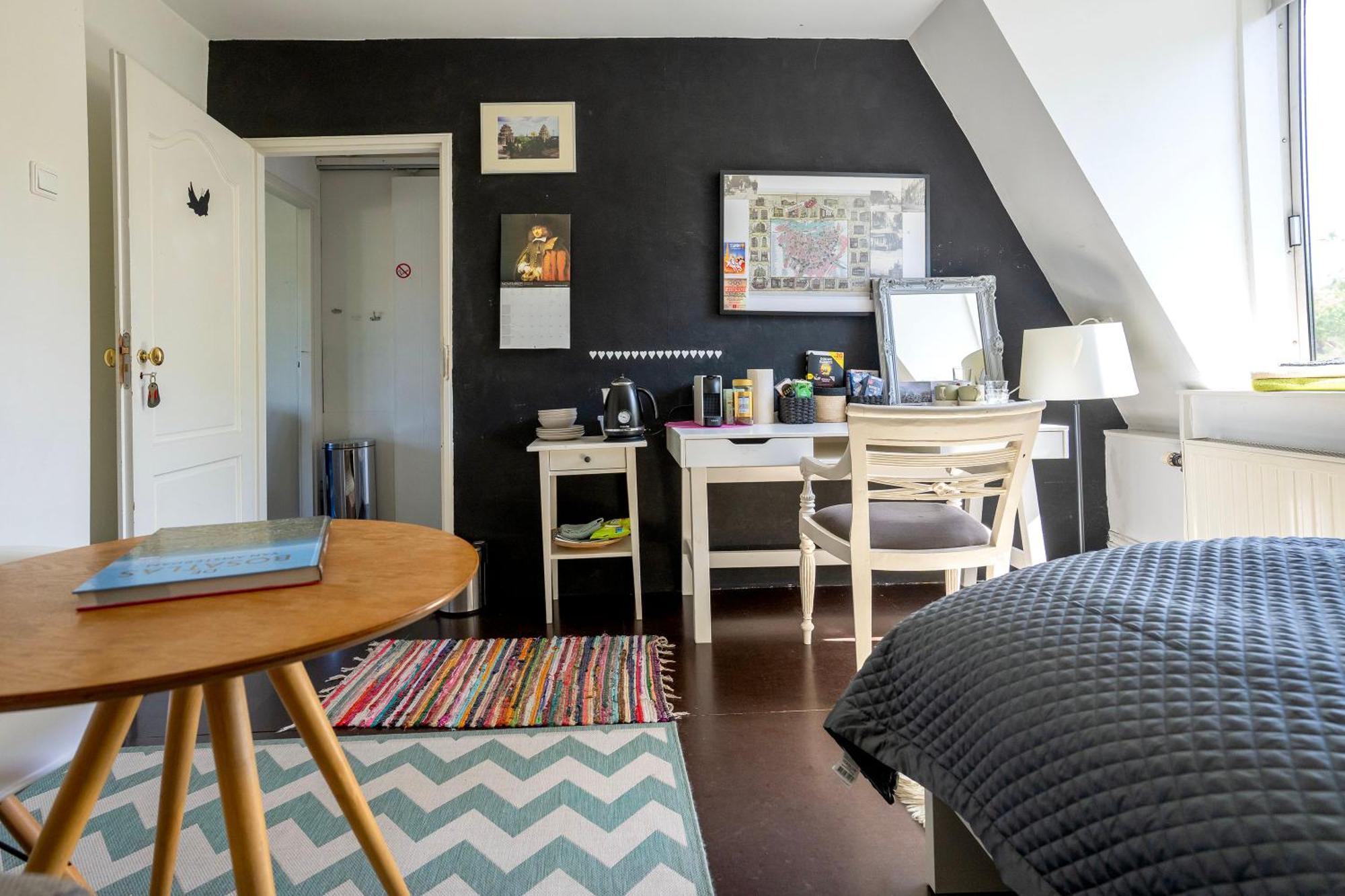 Your Own Floor In Authentic Picturesque Dikehouse Apartment