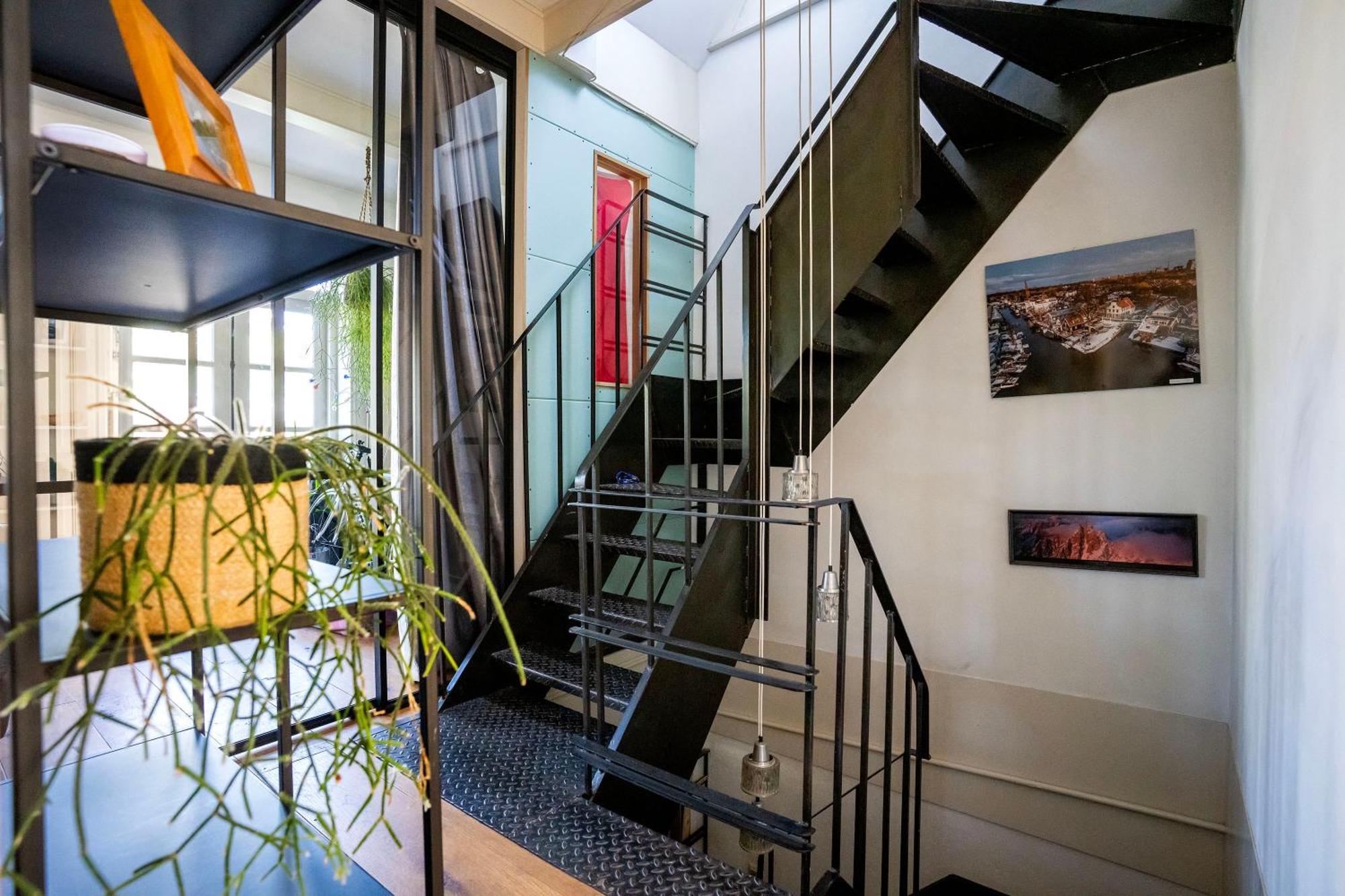 Your Own Floor In Authentic Picturesque Dikehouse Apartment Amsterdam