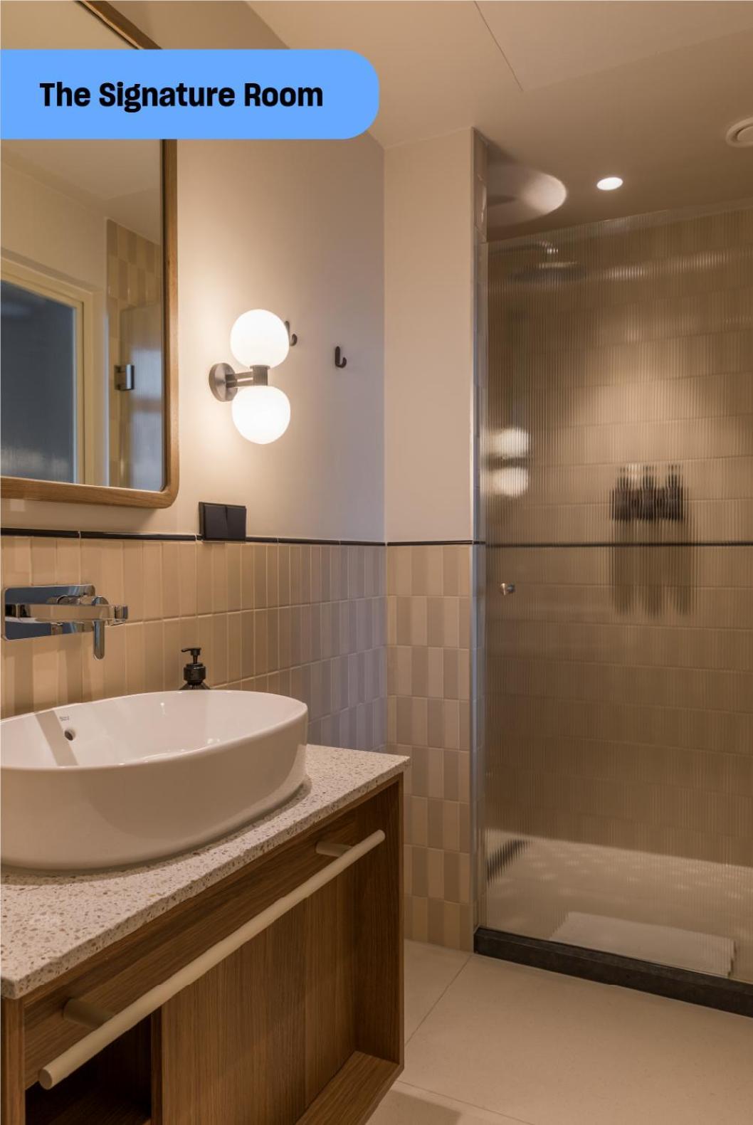 Hotel The Social Hub Extended 4*