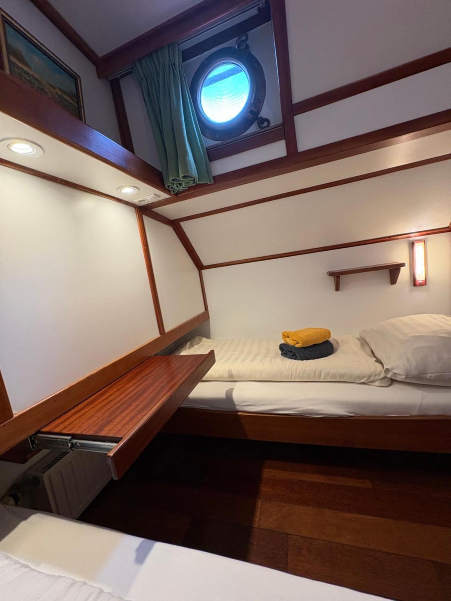 Hotel Hotelboot Zwaan Amsterdam