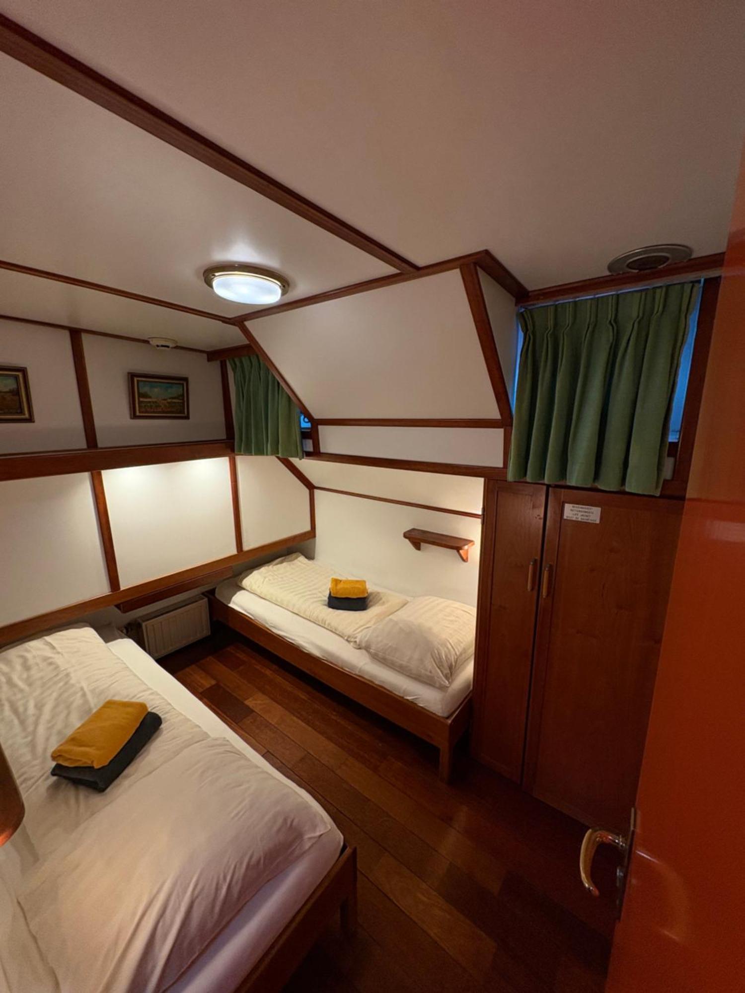 Hotelboot Zwaan *