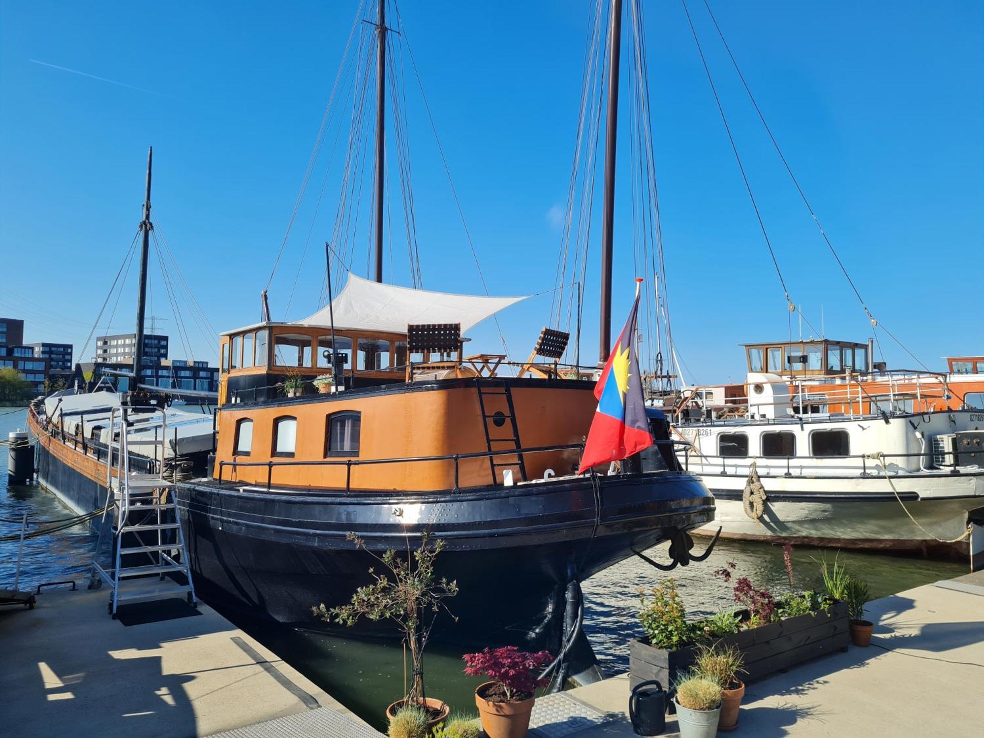 Charmante Kapiteinshut Op Historisch Schip De Hoop Bed & Breakfast Amsterdam