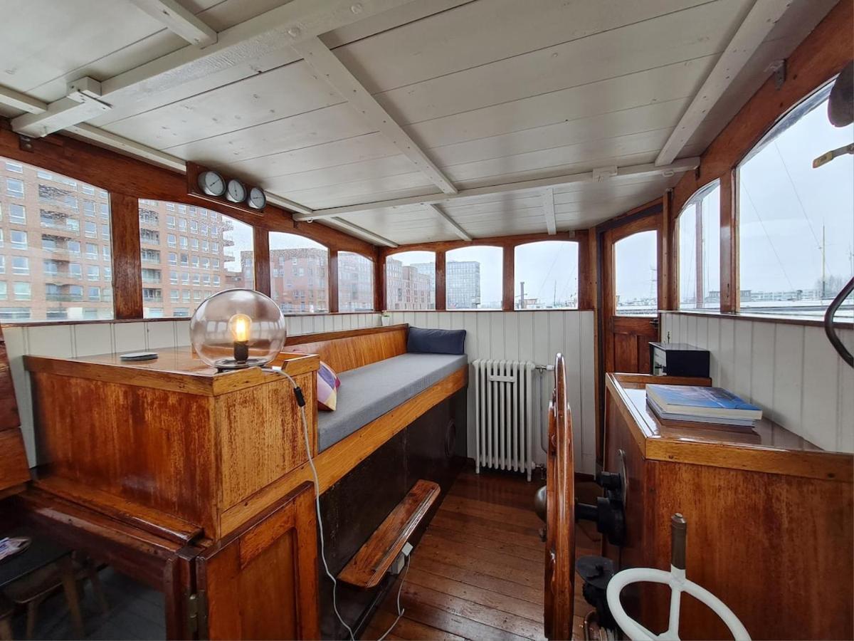 Charmante Kapiteinshut Op Historisch Schip De Hoop