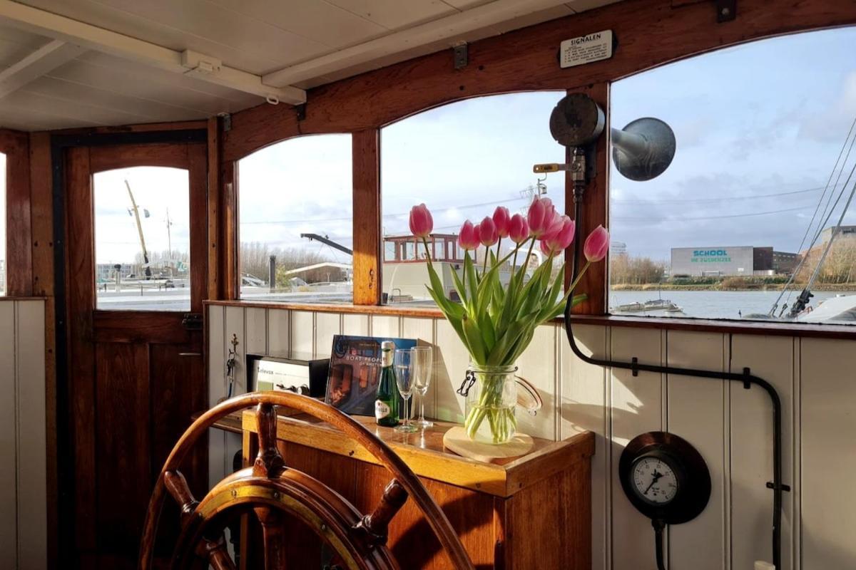 Charmante Kapiteinshut Op Historisch Schip De Hoop Bed & Breakfast