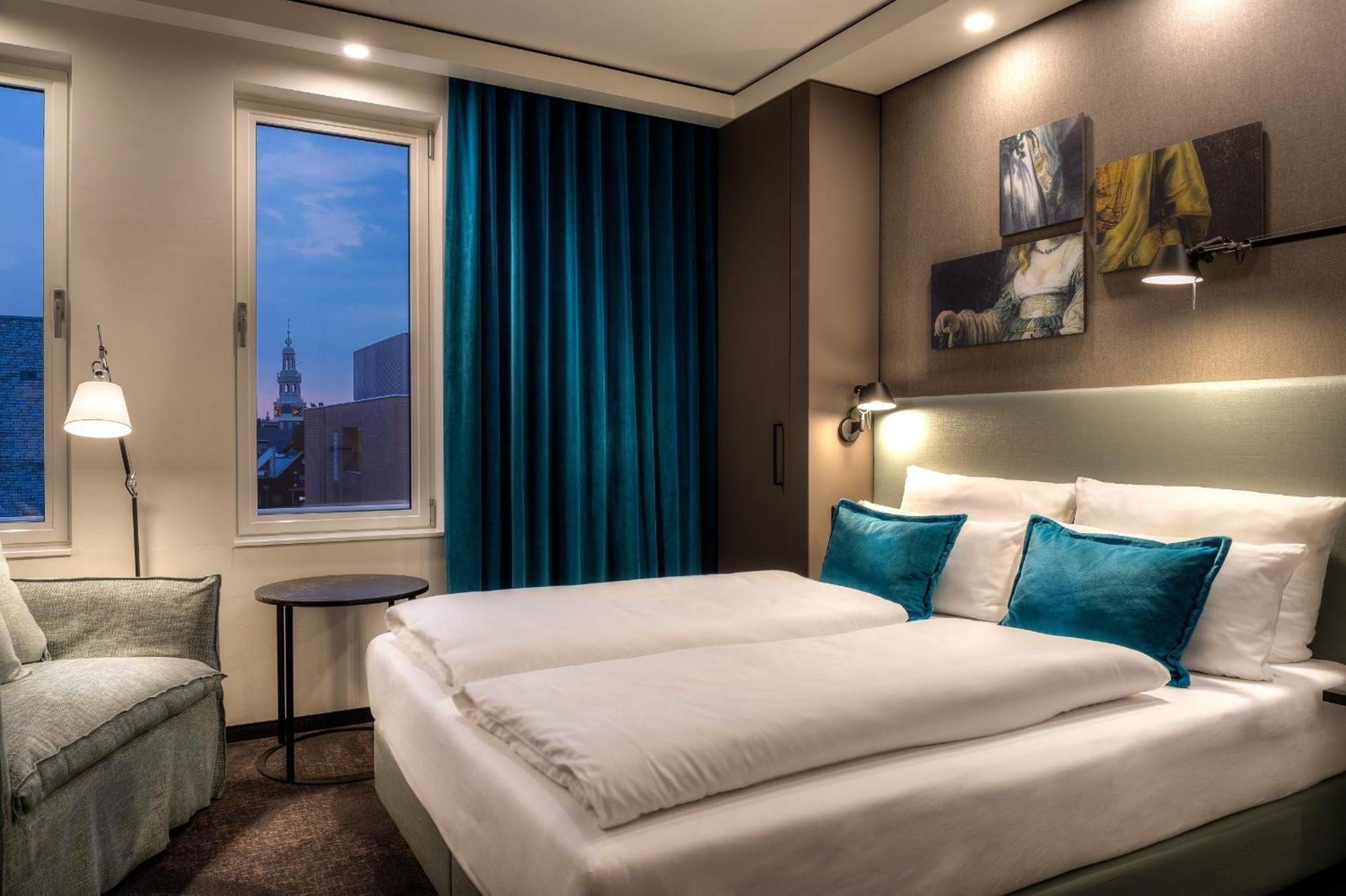 Hotel One Amsterdam-waterlooplein 3*