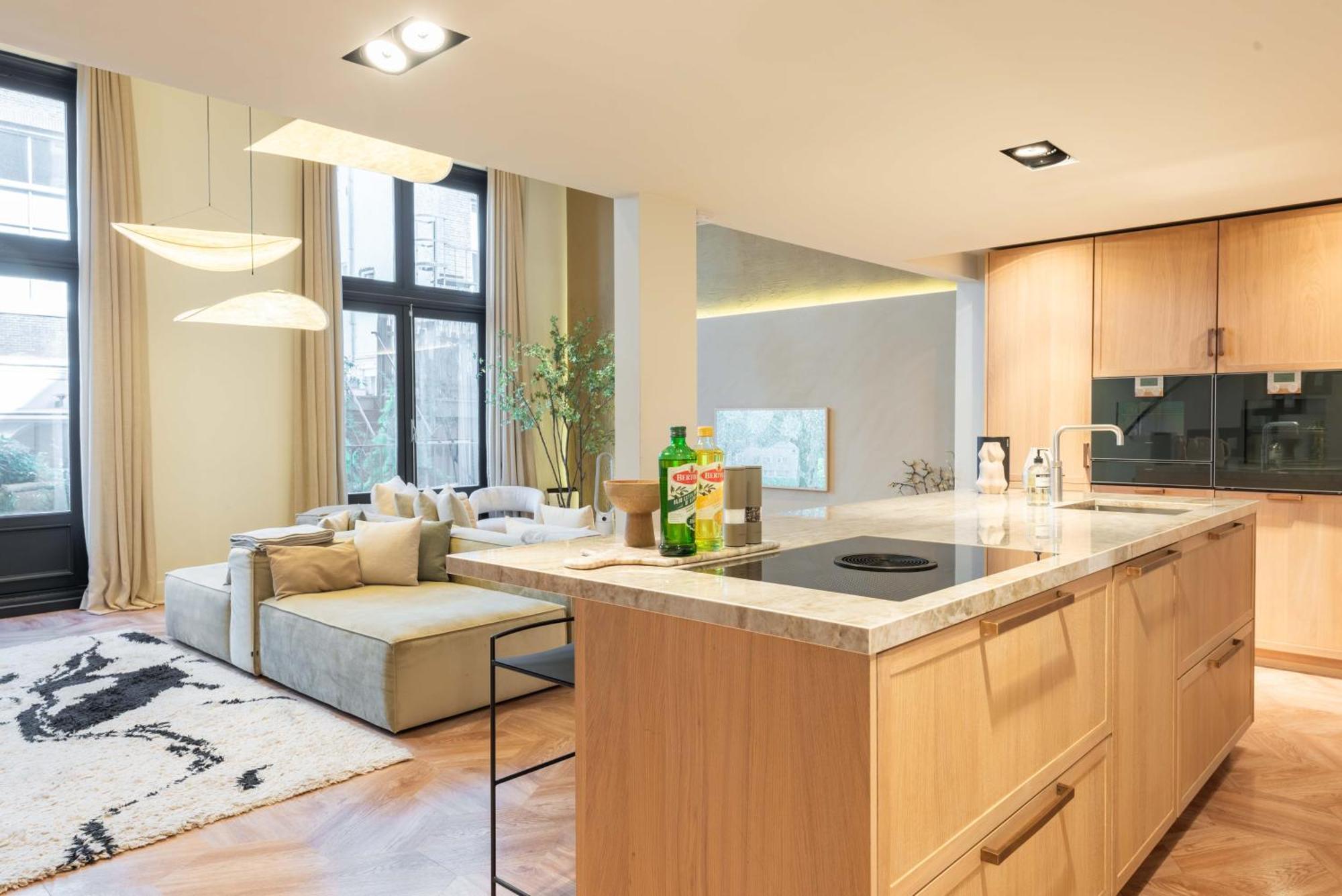 Newly Renovated Luxurious 200 Sqm Loft In Centre