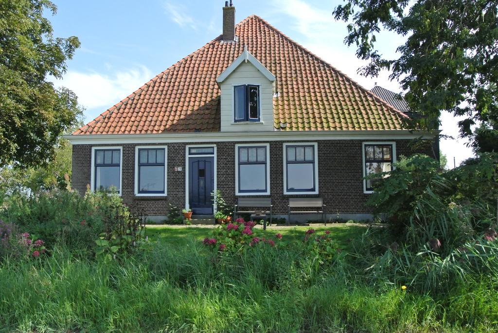 Bed & Breakfast Voorhuis En Klein Waterland