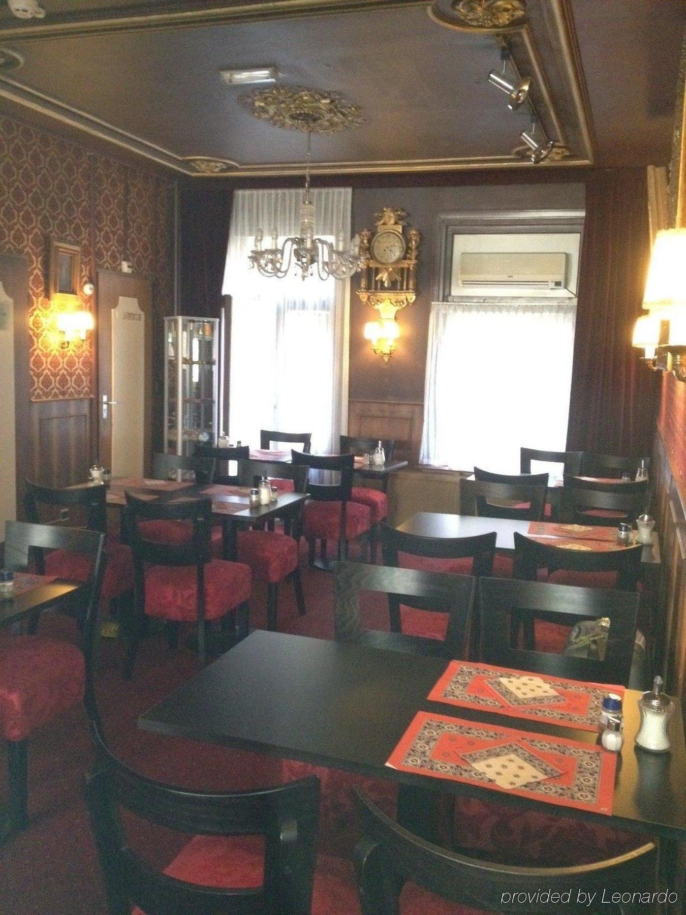 De Paris Hotel 3*
