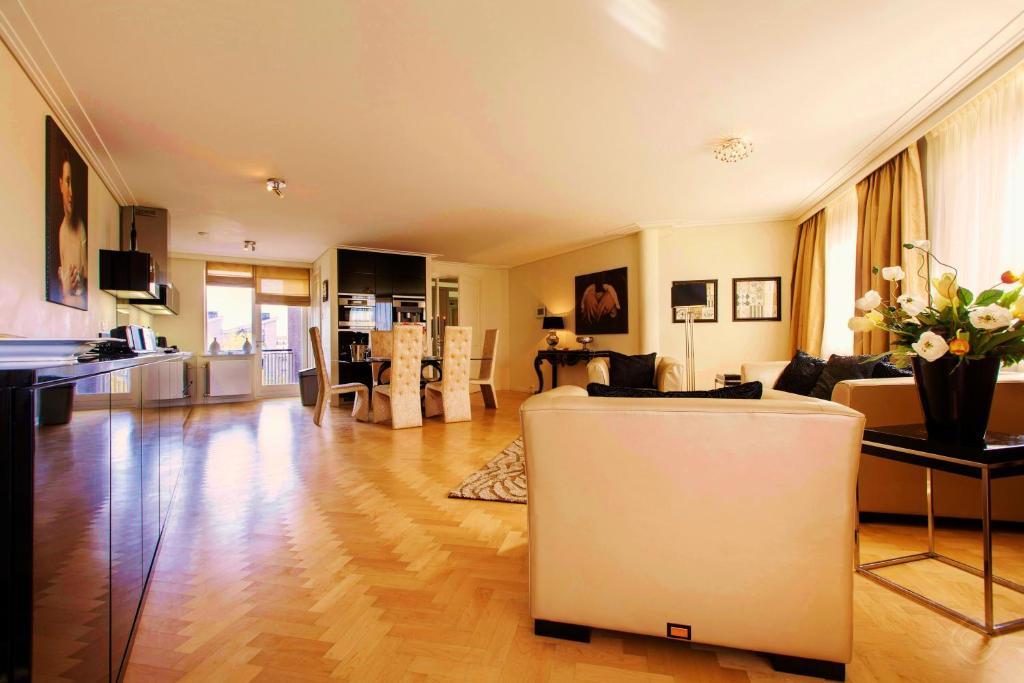 Royal Penthouse Apartment *