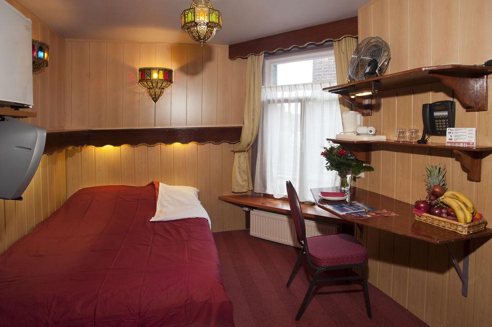 Nadia Hotel