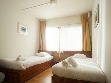 Budget Hostel Bargain Toko Hostel