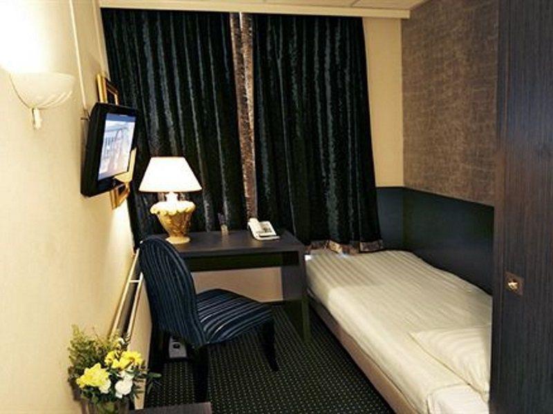 Hotel 74 3*