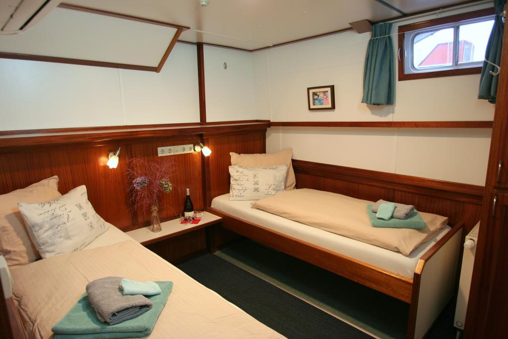 Hotelboat Fiep * Amsterdam