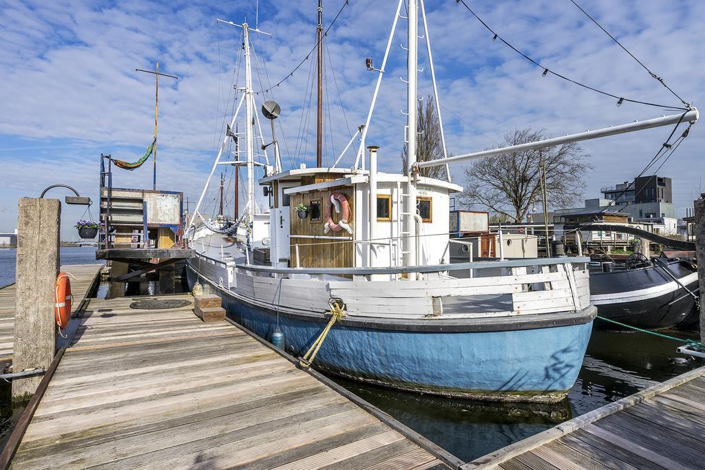 Asile Flottant Botel