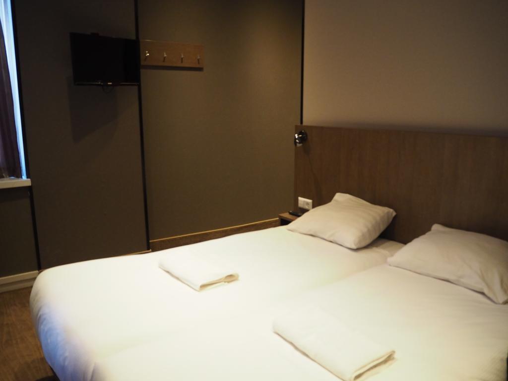 Aston Hotel 2*