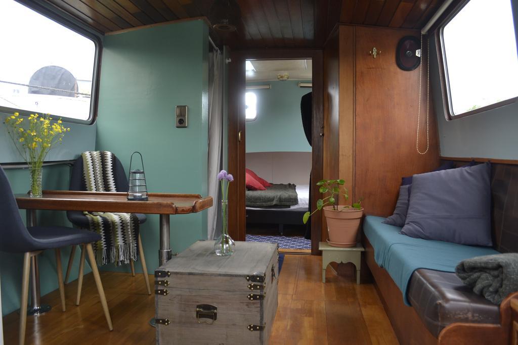 Floating Bed & Breakfast Amsterdam