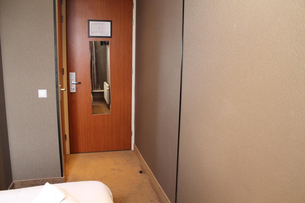 Hotel Blossoms