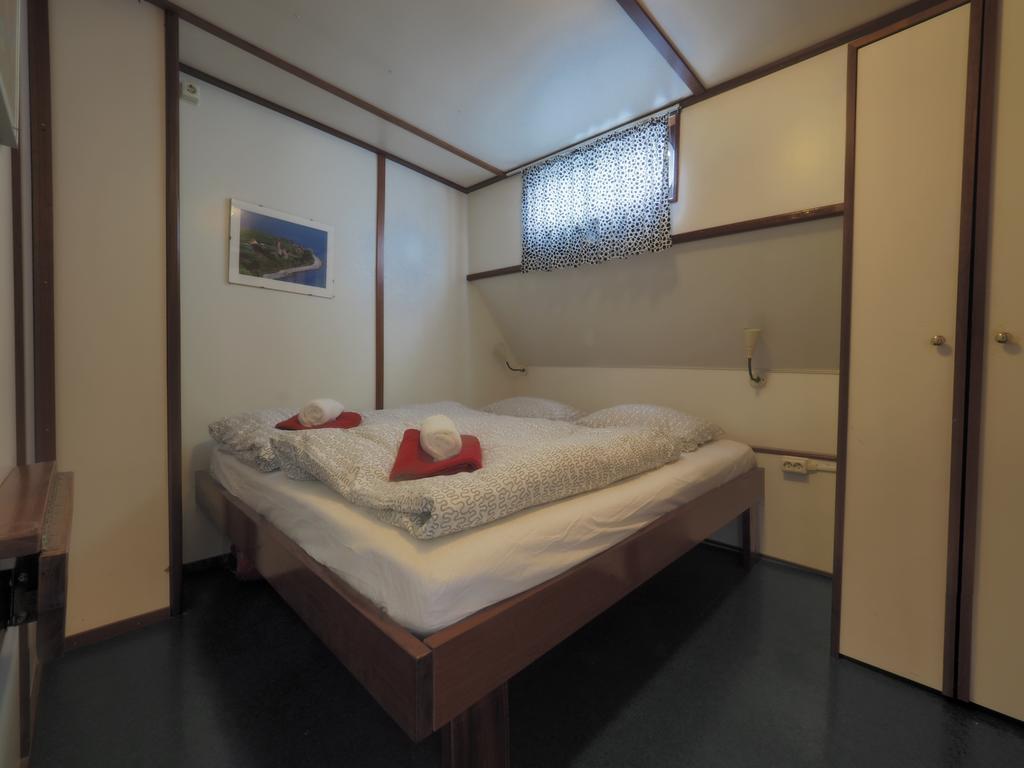 Hotel Hotelboot Sarah 2*