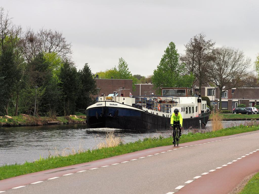 Hotelboot Sarah 2*