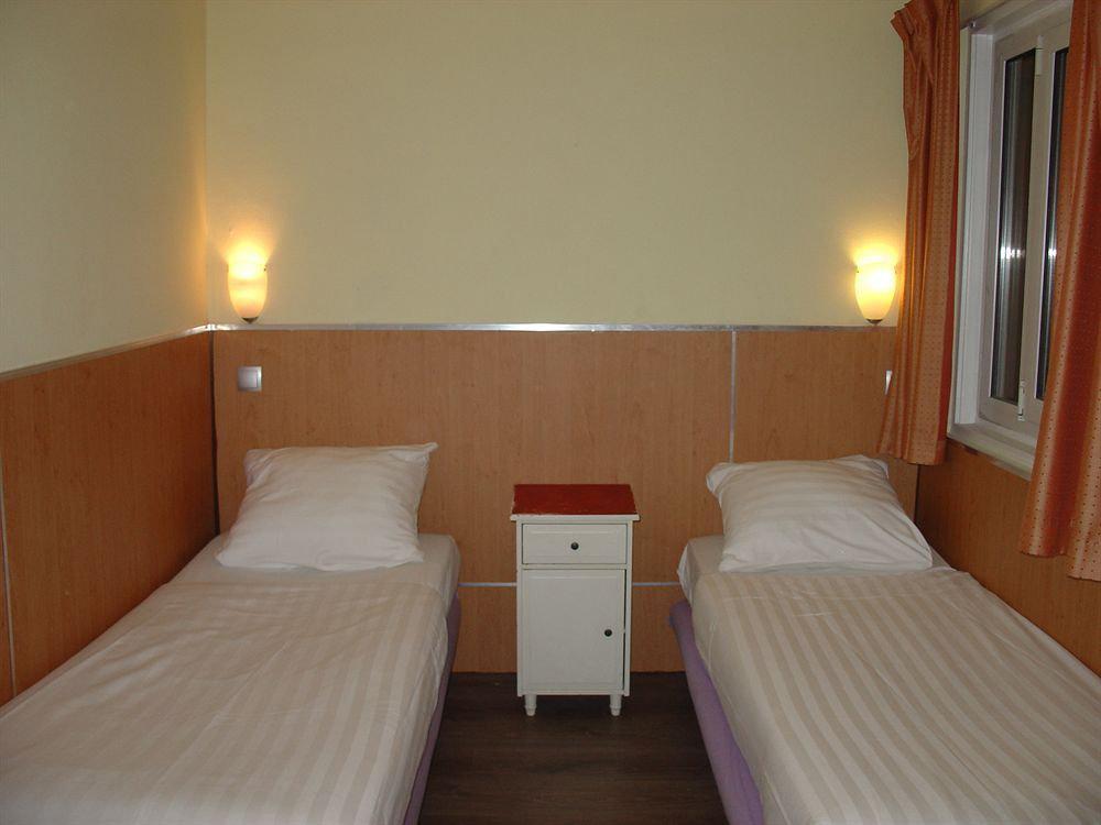 Hotel Blossoms 2*