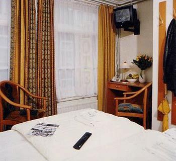Uptown Hostel *