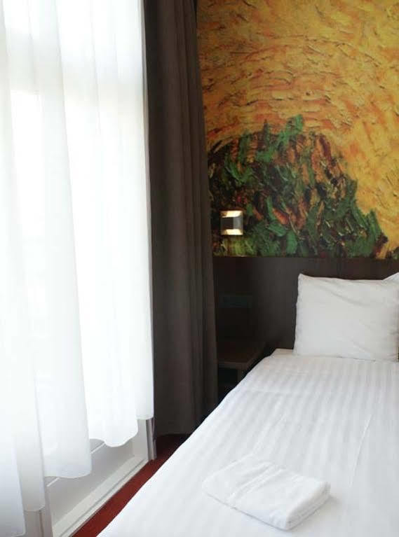 Gogh Hotel 3*