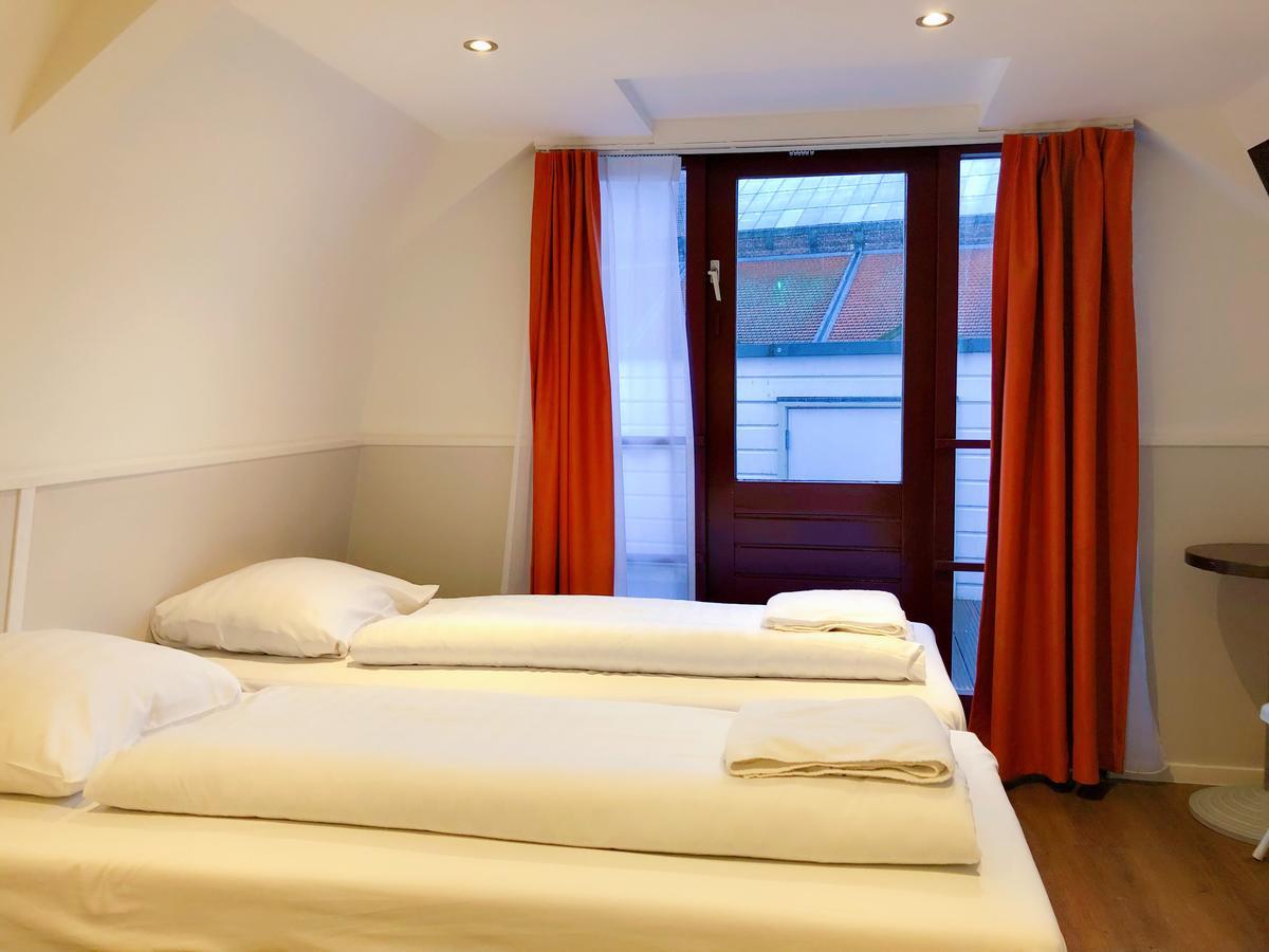 Damrak Hotel 2*