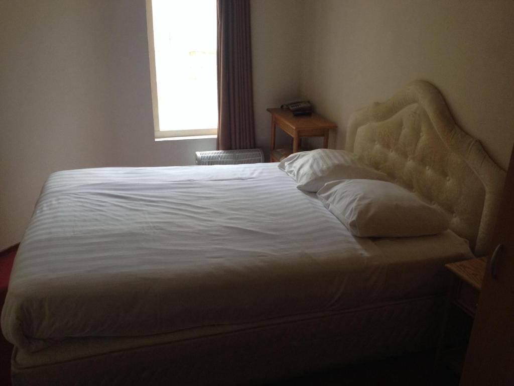 Budget Season Star Hotel