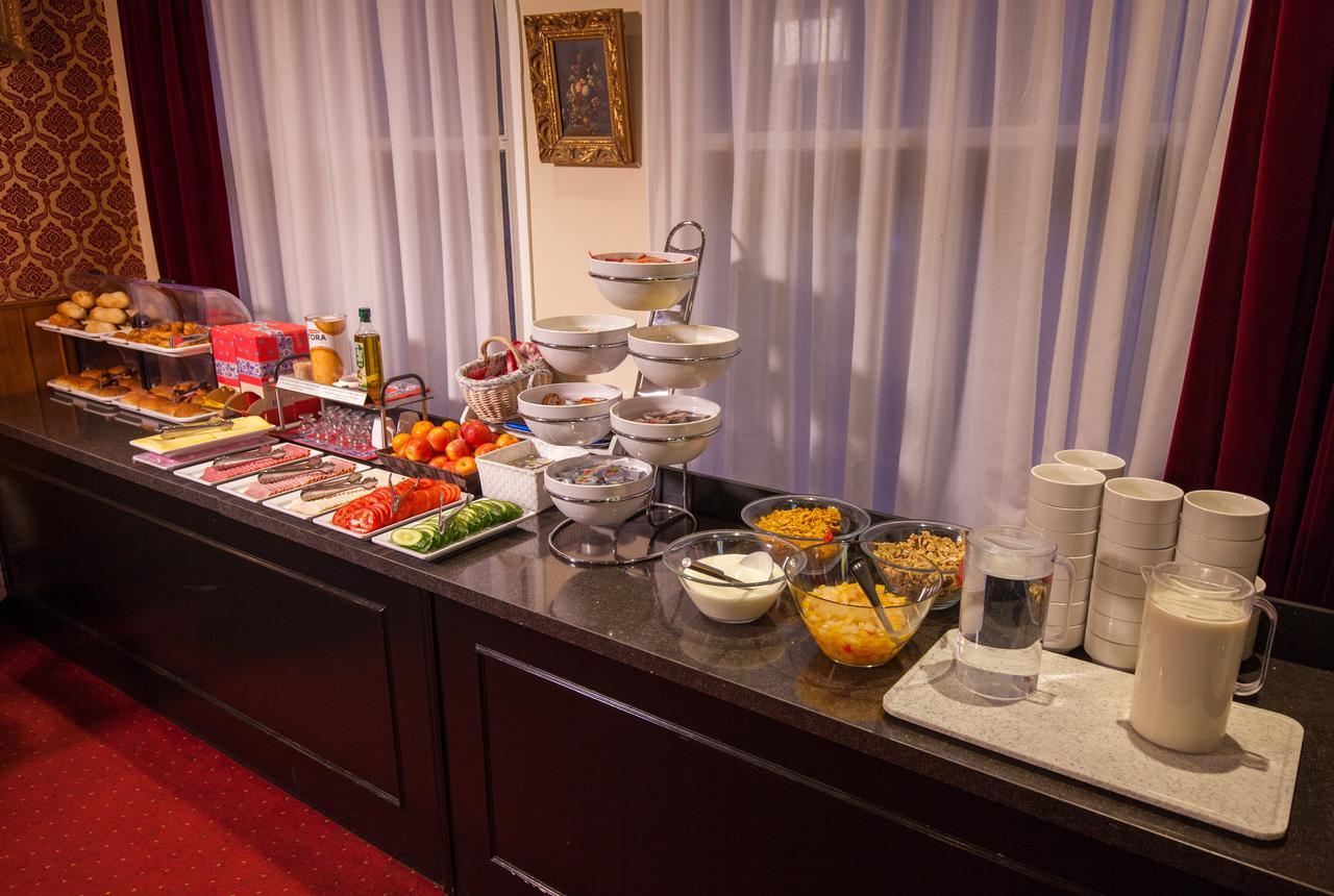 Hotel De Paris 3*