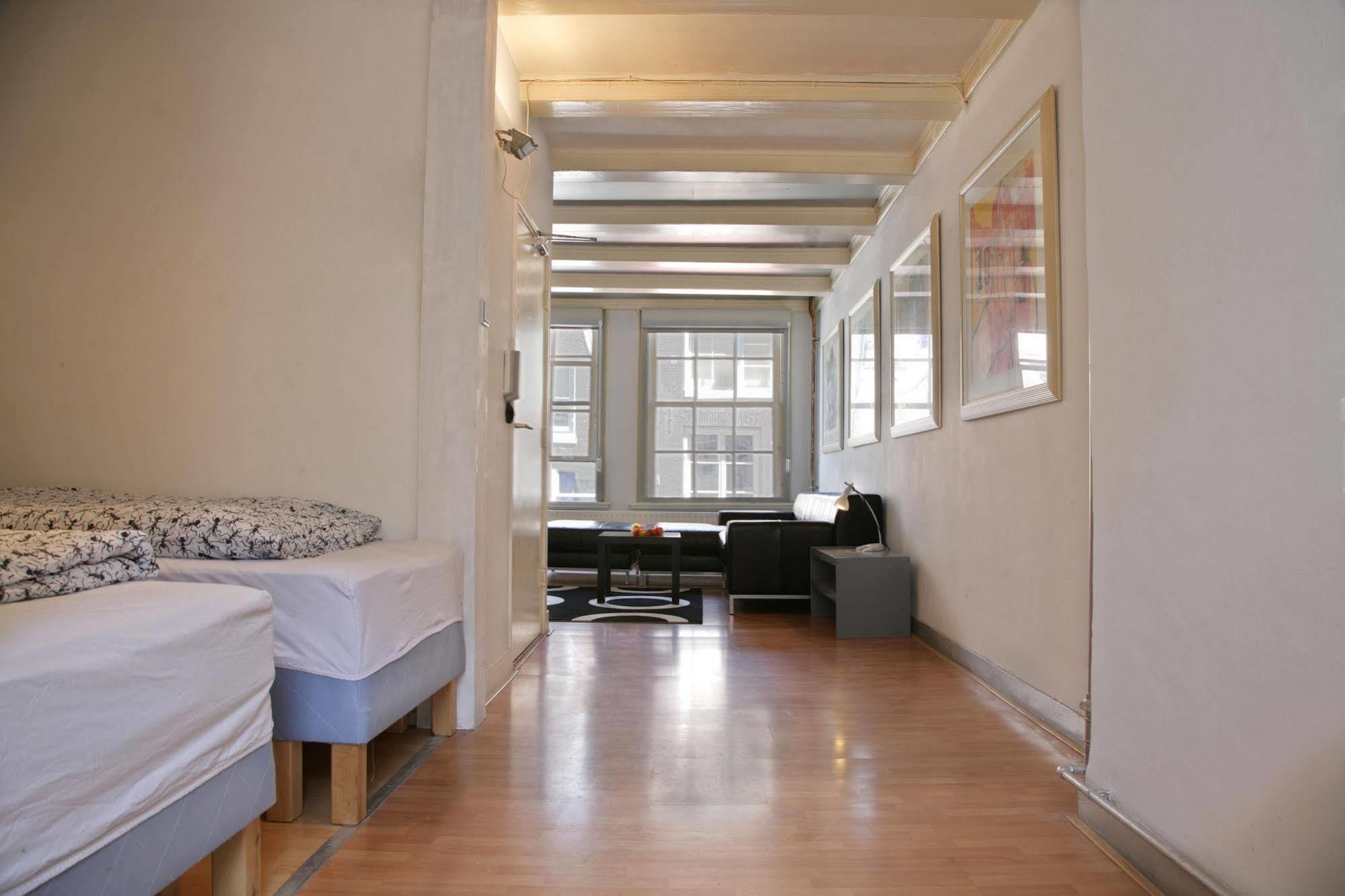 Hotel Ultraviolet Studios *
