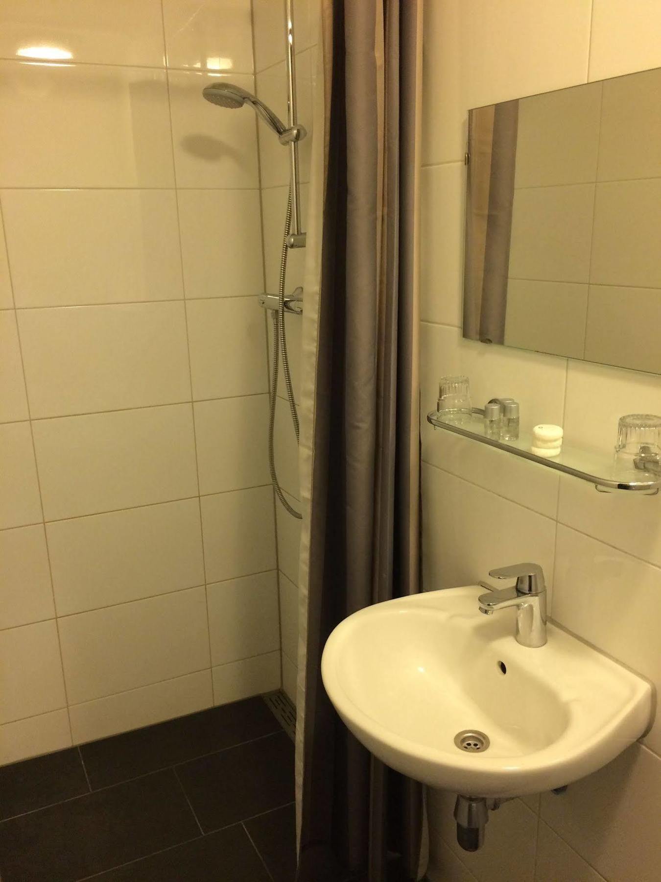 Bellington Hotel *
