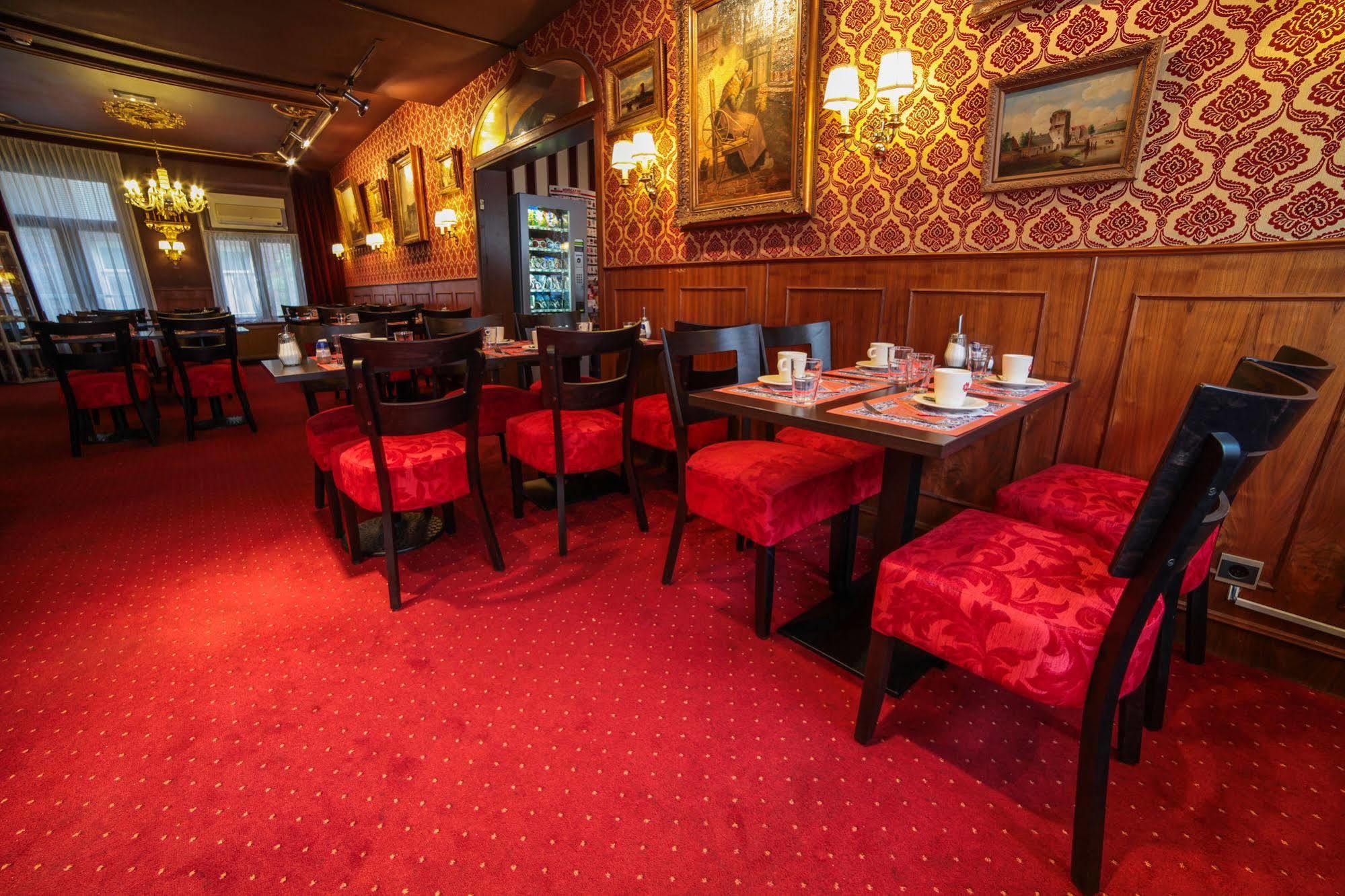 De Paris 3*