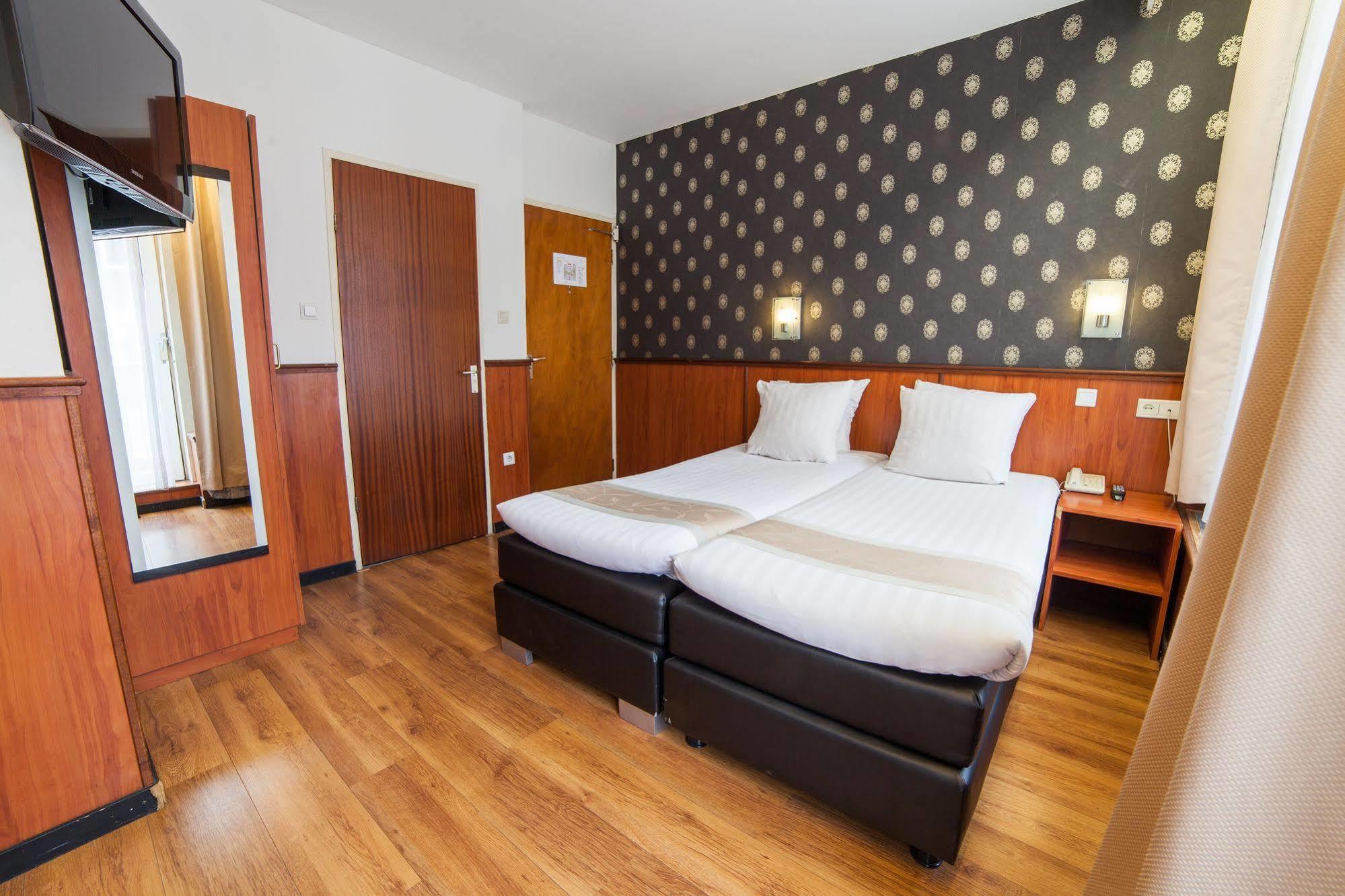 De Paris Hotel 3*