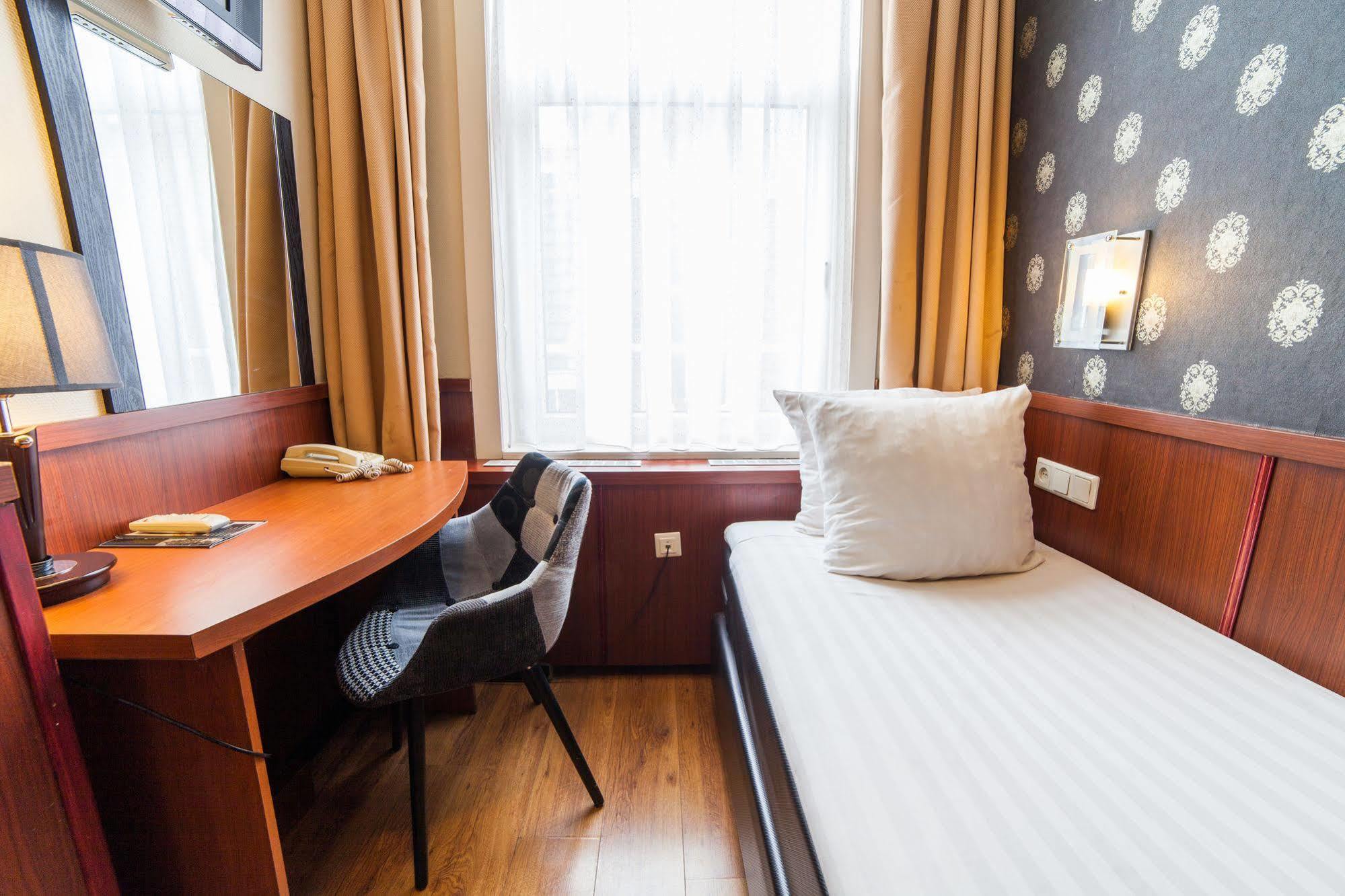 De Paris 3*