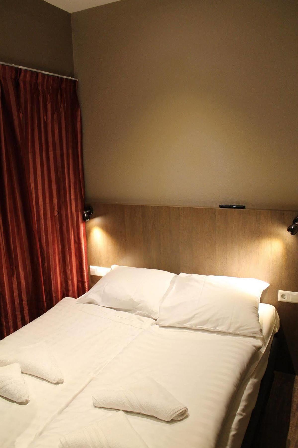 Aston Hotel