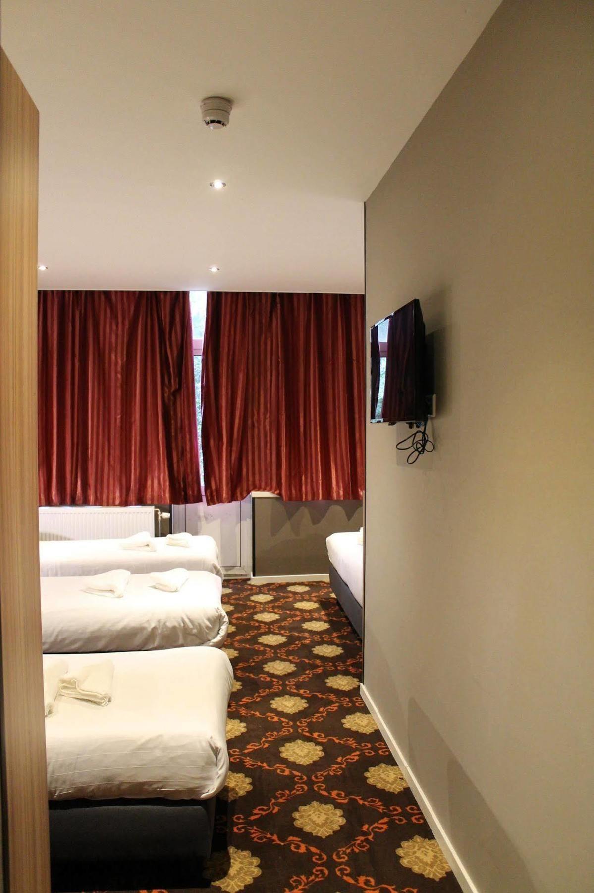 Aston Hotel