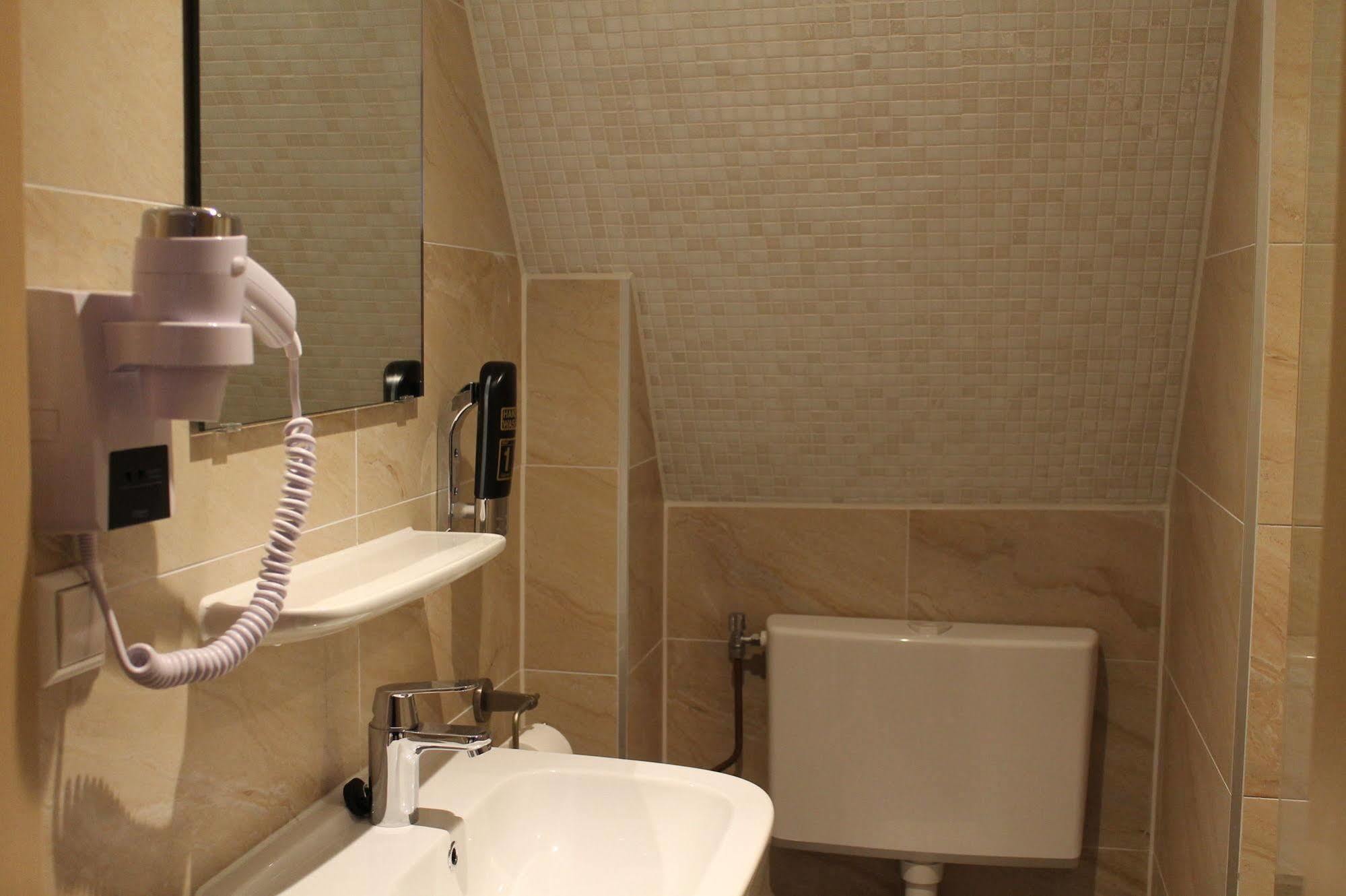 Hotel Aston 2*