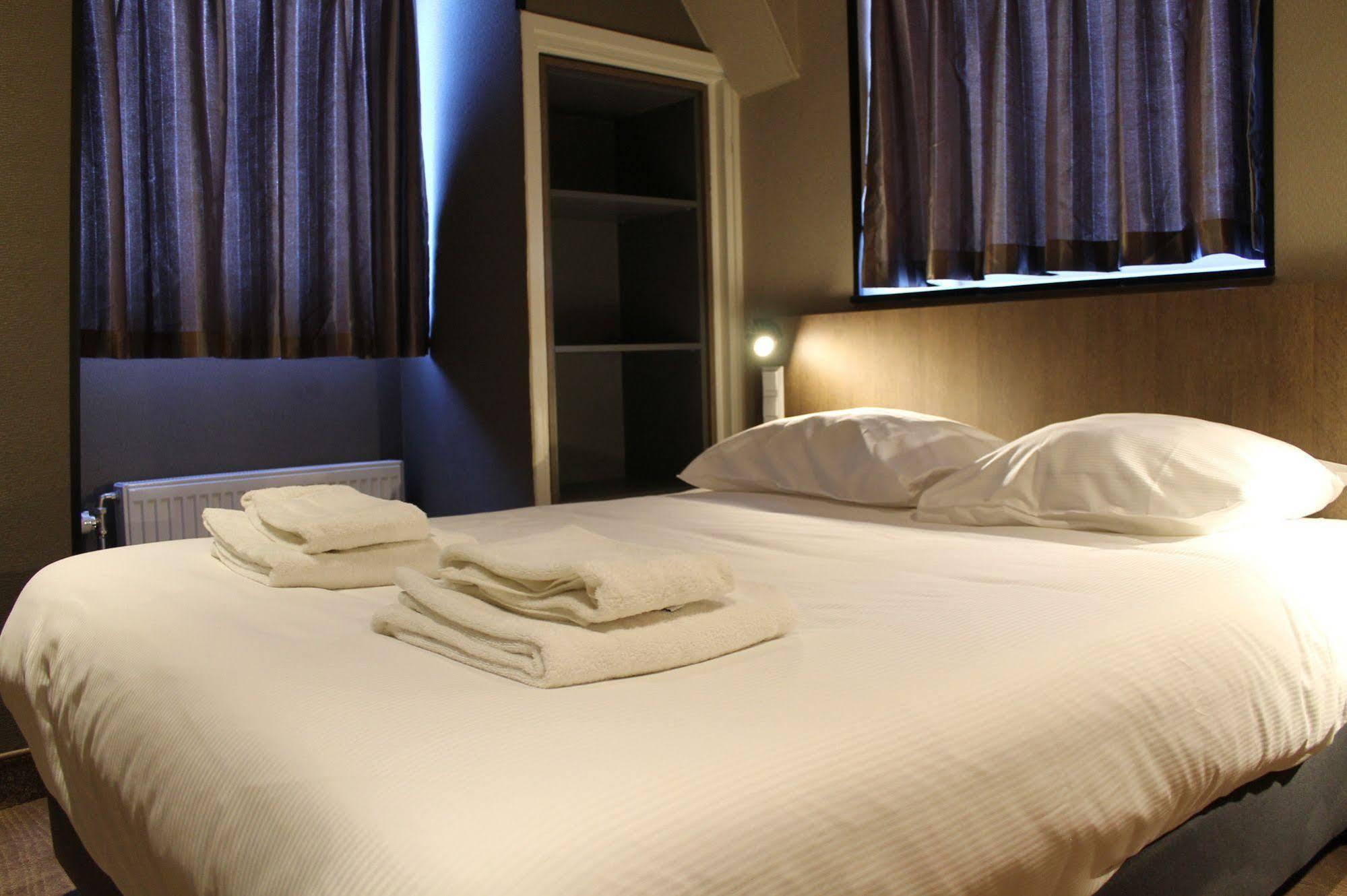 Hotel Blossoms 2*