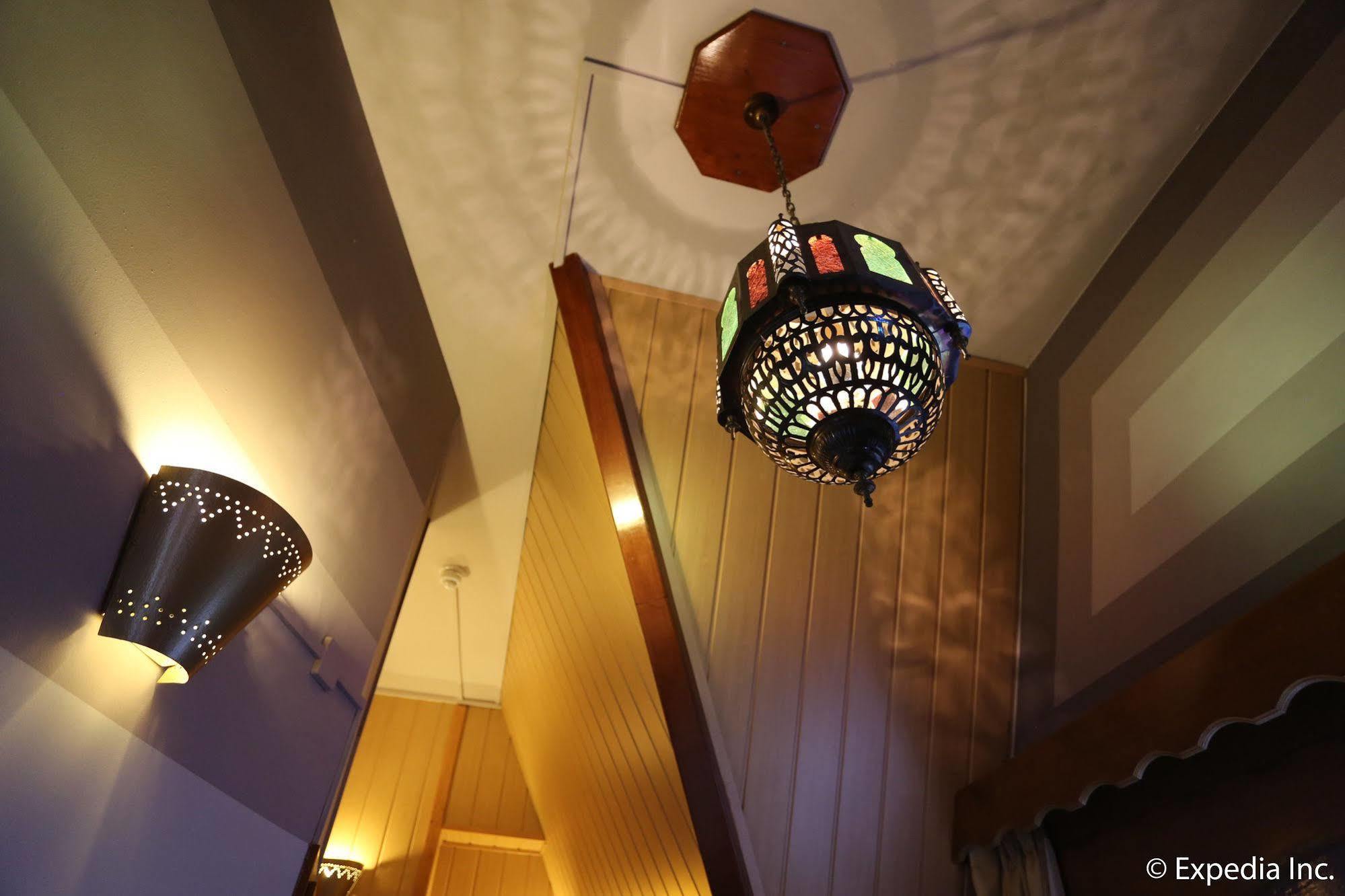 Nadia Hotel 2*