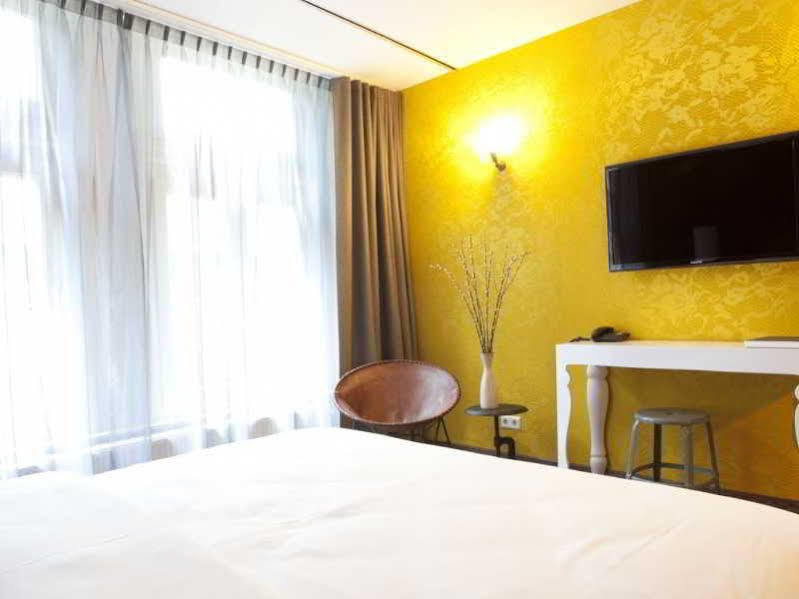 Hotel V Nesplein 4*
