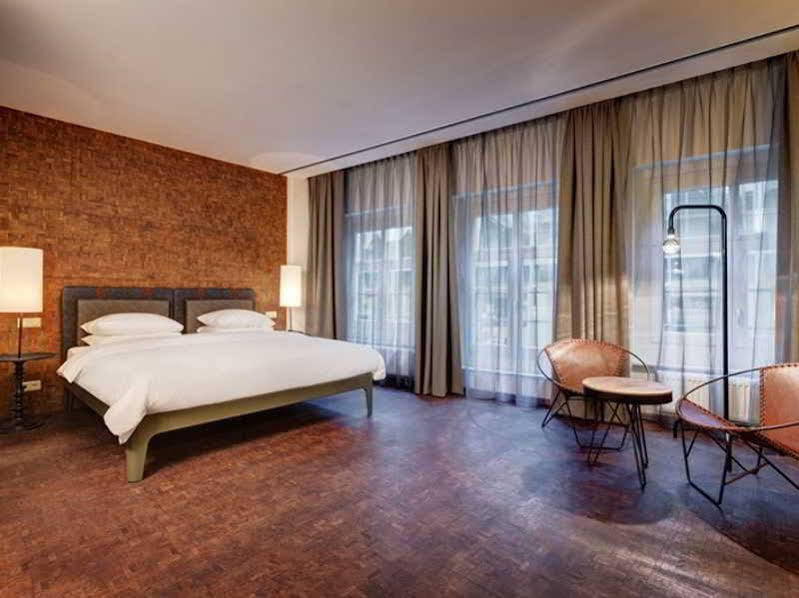 V Nesplein Hotel 4*